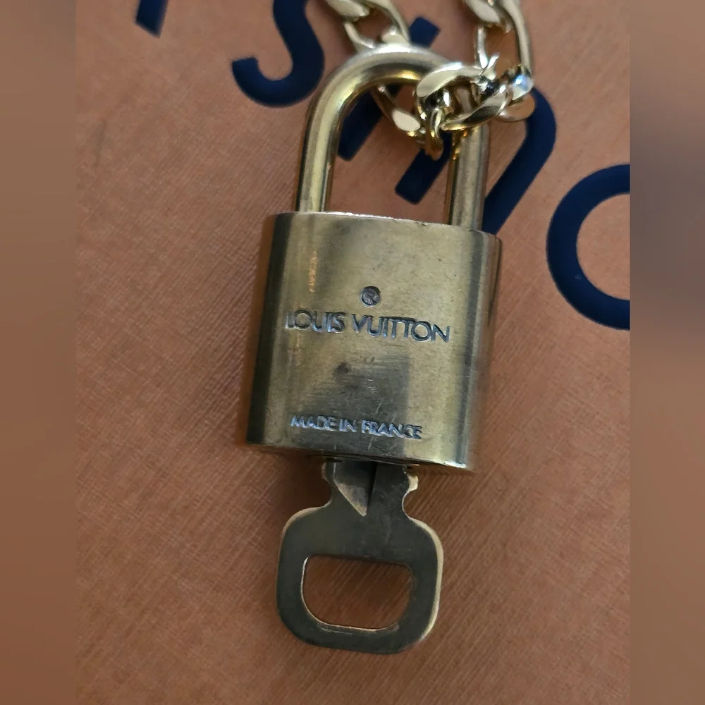 🟡Authentic Louis Vuitton Gold Padlock & Key Necklace Set #318 🟡 - Picture 10 of 14